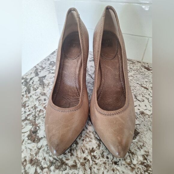Frye Shoes - FRYE Tan Leather heel shoes size 10M